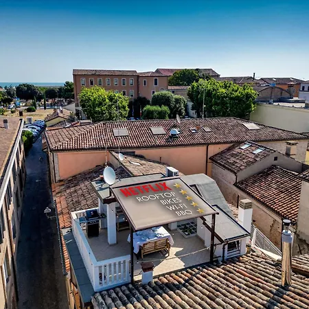 בית נופש Stunning Terrace Chill In